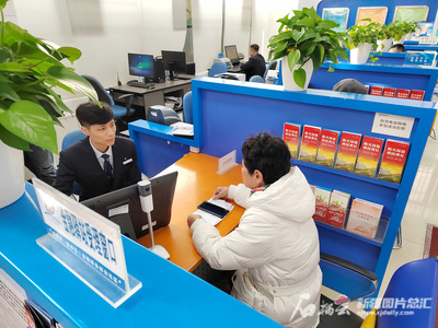 助力自贸试验区发展，乌鲁木齐片区金融服务中心揭牌，提供贸易咨询服务